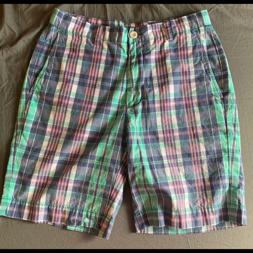Men’s vineyard vine shirts size 30